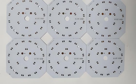 Buen precio 1 Layer LED PCB Board With Aluminium Base Board 1OZ And White Soldermask en línea